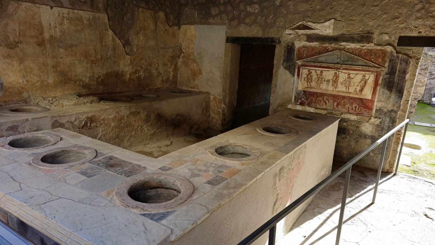 Pompeii thermopolium fast food counter